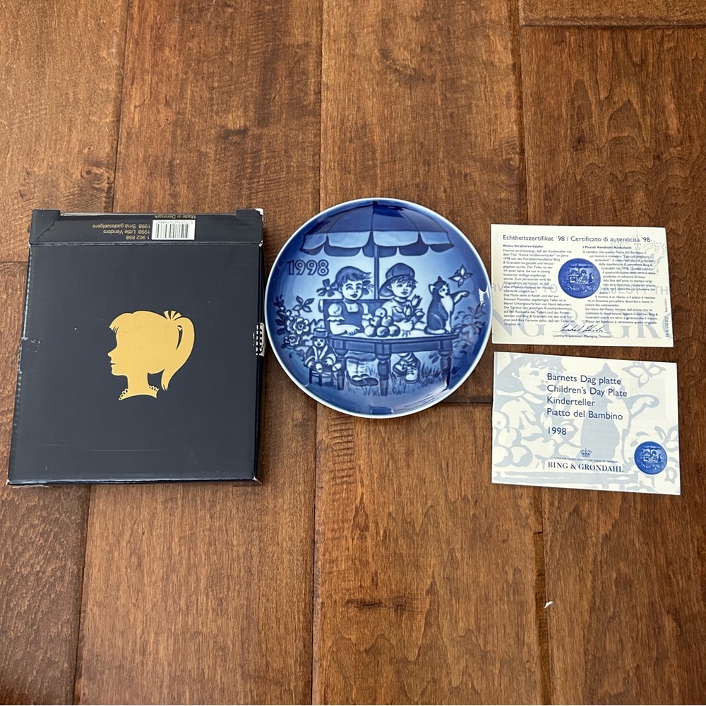 1999 Bing & Grondahl, Children's Day Plate with box and certificate.